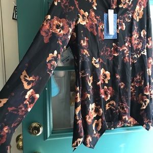 Simply Vera Wang Blouse! Cute Print